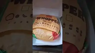#youtubeshorts #food #foodie #foodiegram #croppedframe #foodlover #burgerking #burger #whopper