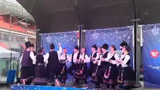 Enjoy the beautiful traditional dance at Vancouver’s Christmas festivals in Canada.#like #subscribe 