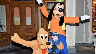 Meeting Goofy and Pluto at Disneyland Paris