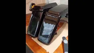 Alforge Lateral Em fibra A Custom 30 litros de f&aacute;cil remo&ccedil;&atilde;o para motos Custom