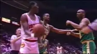 Hakeem Olajuwon HITS Alton Lister with a BACK FIST (3/28/1989)