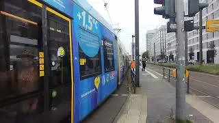 Ein Flexity Berlin an der Mollstra&szlig;e/Otto-Braun-Stra&szlig;e