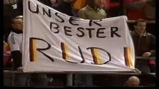 Teamchef Rudi V&ouml;ller und die positive Reaktion auf den Ausraster (10.09.2003)