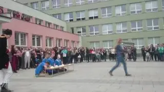 Posledn&iacute; zvoněn&iacute; - př&iacute;jezd - jih /// (MATVID 6.A (2017))