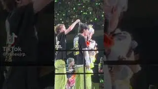 Mark Lee moaning on Stage because of head scratcher😂. #nct127 #marklee #fyp