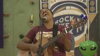 Voice finalist Stephanie Anne Johnson pays it forward - KING 5 Evening