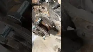 How to change rear wheel bearing Opel Vivaro!