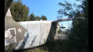 Porzucony ukryty w krzakach samolot Antonow AN 2  (Urbex 65 ) .