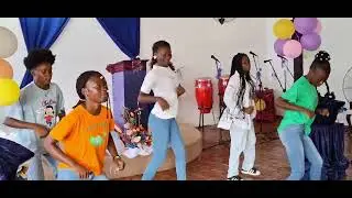 Prestation de la jeunesse : Chorégraphie sur le chant 