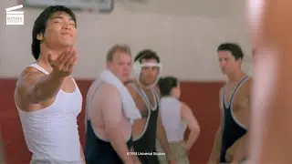 Dragon, l&rsquo;histoire de Bruce Lee : Bruce montre comment se battre