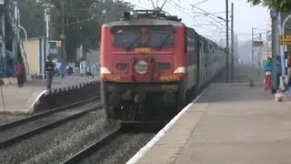 Ex.WAP-6 with killer looks and Akal Takht Superfast in trail goes raging past Gurap!!!
