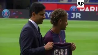 Neymar Arrives in Paris with Record Salary