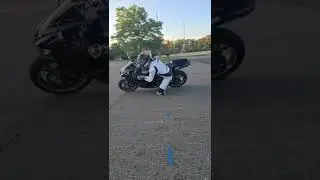 Knee dragging a sport bike #shorts #sportbike