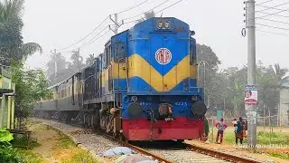 ভেকুয়াম কোচের মধুমতি এক্সপ্রেস কুষ্টিয়াতে Modhumati Express at Kushtia Railway Station 