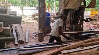 GENIUS WORKER SPLITS WOOD PLANKS FAST AND PRECISELY WITH ADVANCED SAW! - Agriculture Farming