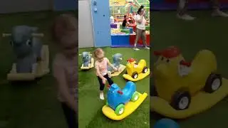 Алина в Парке Развлечений для Детей/cute kids