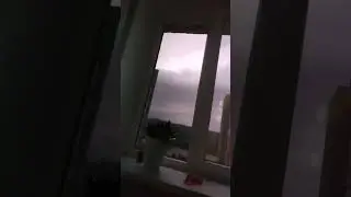 сверкает молния каждую секунду ну почти