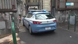 Sorpresi dalla polizia grazie alle telecamere di sicurezza mentre rubano in un chiosco
