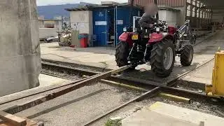 100% electric tractor moving 35.000 kilo of concrete. Electric compact tractor from Knegt.