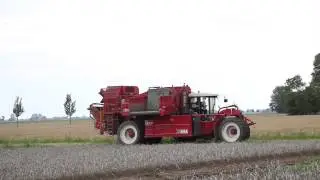 Oosterhof Engwierum aan het aardappels rooien