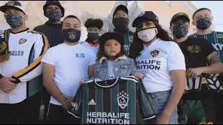 WATCH: LA Galaxy alumni and supporters see the Community Kit for the first time