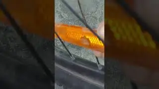 how to open reflector of wheel