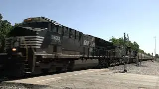 NORFOLK SOUTHERN GE ET44AC Tier 4 Northbound Grain Train