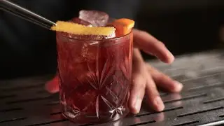 How to make the perfect Classic Negroni Cocktail  ( step by step )