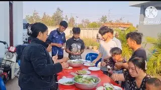 Nrog peb tsev neeg noj tshai ua ke os qab kawg 