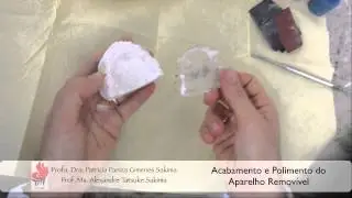 Acabamento e polimento do aparelho ortodôntico removível.