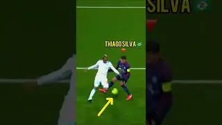 PSG defenders vs Clinton 🫣