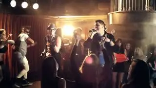Fainal Feat Chino y Nacho   Dame Un Besito Video HD Fullcalle com
