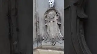 Manneken Pis - Iconic 17th-century fountain with a bronze statue of small boy #fountain #brussels