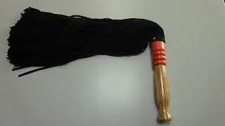 Peitsche aus schwarzem Echtleder 100z&uuml;gig 70cm mit sch&ouml;nem Holzgriff von www.trendseller24.com