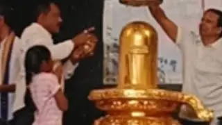 బంగారు శివలింగం దగ్గరికి వెళ్ళము 