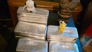 Melting a milk crate full of Aluminum and turning it into ingot's.