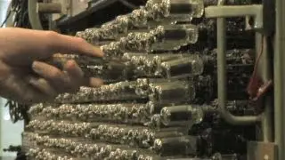 国内初の真空管を使った計算機を展示