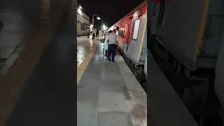 SOMNATH - OKHA EXPRESS AT VERAVAL #veraval #somnath #railway #lhb #viral #gujarat #shorts