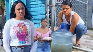Se canso de esta vecina que le daño el agua y la hicieron  pagar