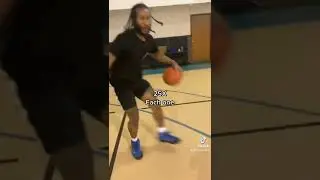 Basketball baseline spin moves to a jump shot
