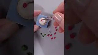 Raspberry Cupcakes ❤️❤️❤️#polymerclay #fimo #miniature #dollhouse #diy #tutorial
