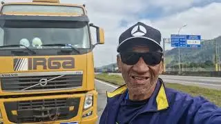 PENSA EM UMA CARRETA COM 150 METROS DE COMPRIMENTO CARREGANDO UMA CARGA DE 80 TONELADAS A 20 KM HORA
