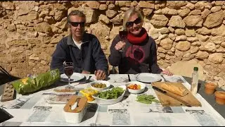 Off grid Spanish Finca - spend a typical day with us and the animals