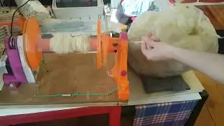 Electric spinning wheel