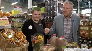 Luckys Market with Grocery Clerk
