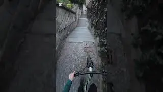 Narrow stairs 😶&zwj;🌫️🔥#urbandownhill  #sendit #mtb #wearecanyons #canyonbikes #djiosmoaction4