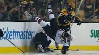 Tobias Rieder gets face full of ice after Dylan Strome loses edge