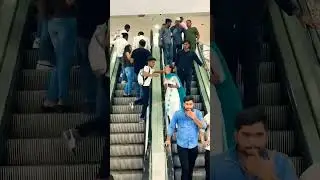 Kiss prank 💋💋 #kiss #kissing #prank #video #shorts #trending #funny #escalator #comedy