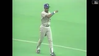 Willie Randolph (LAD) fields grounder, throws behind back to get the force at 2nd vs Expos(8/21/89)
