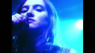 NUNNE live performance at Verre Bouteille in Montreal